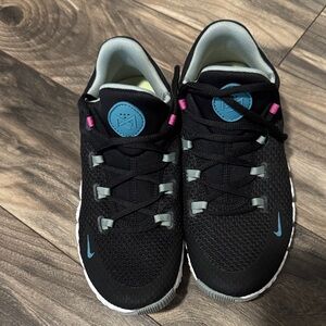 Nike Metcon Black and Blue Athletic Shoes new without tags and box size 8.5